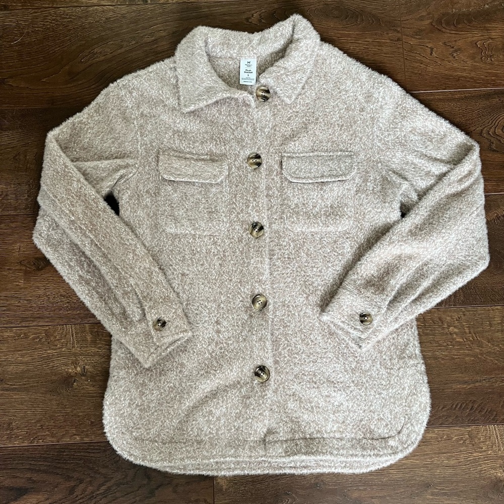 NEW WITHOUT TAGS Women’s Oversized faux Fur Plush Shacket cream/taupe